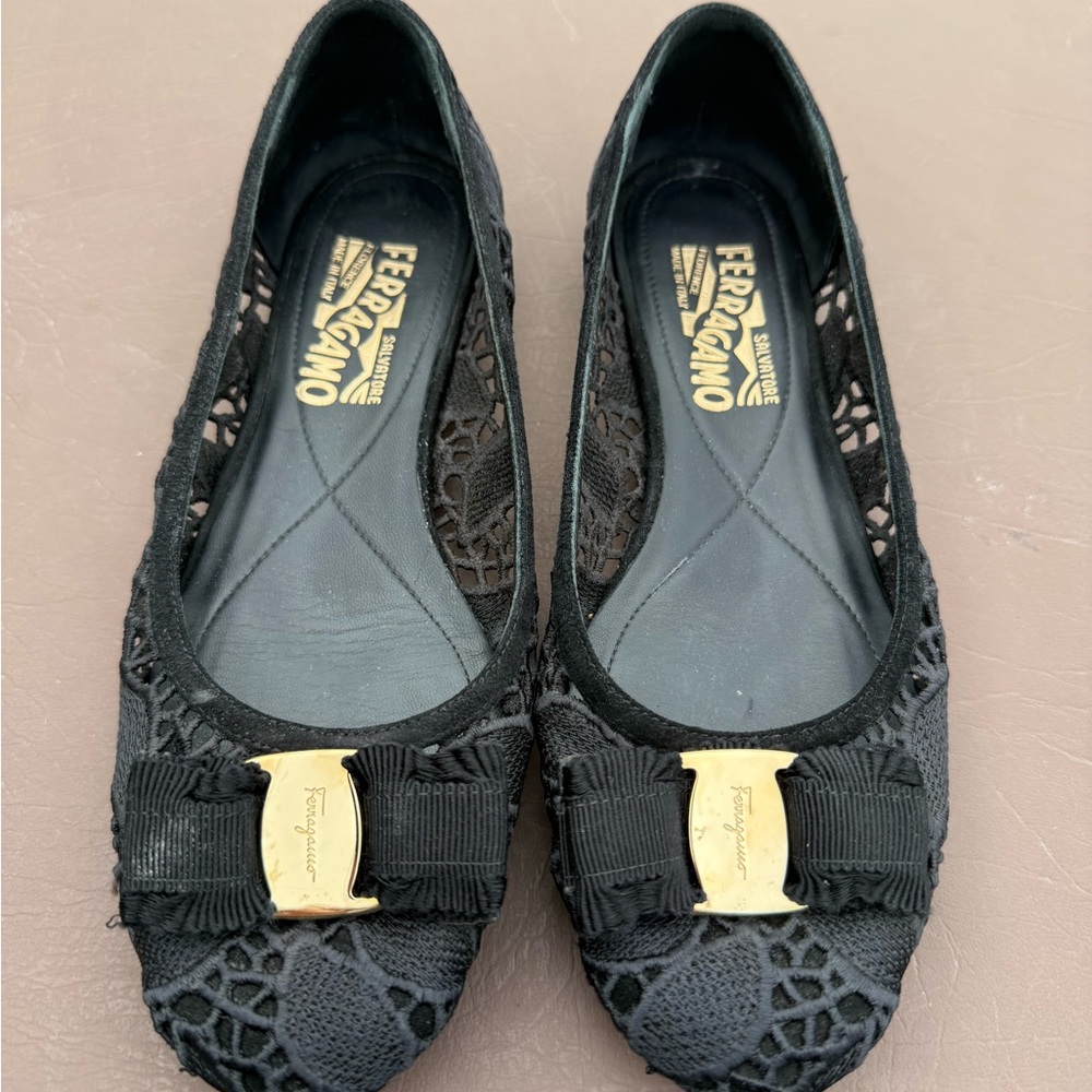 Salvatore Ferragamo Vara Lace Ballet Flats – Black